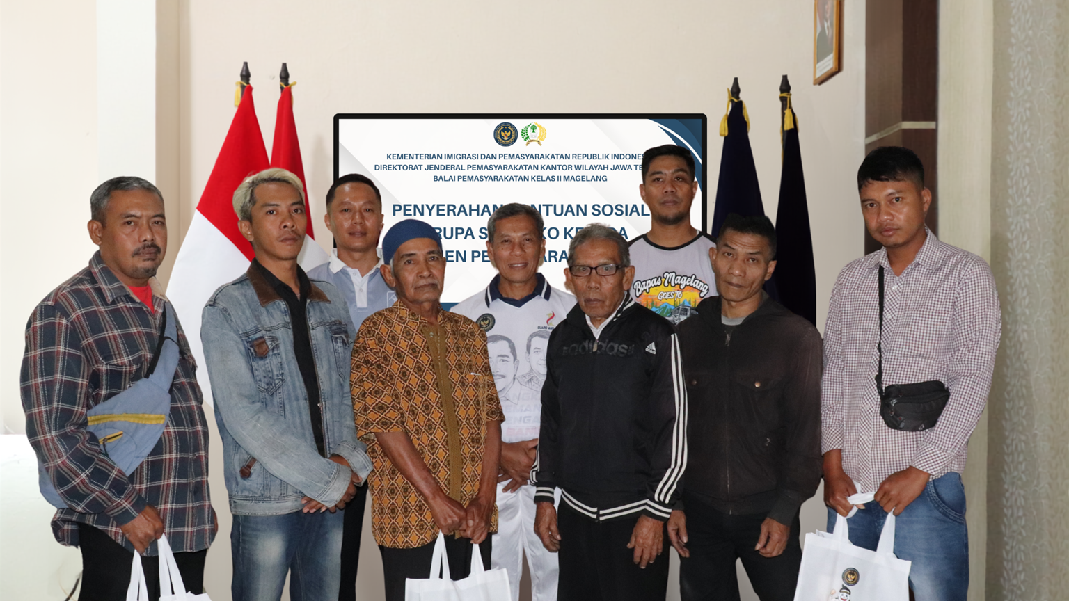 Bapas Kelas II Magelang Salurkan Bantuan Sembako kepada 6 Klien Pemasyarakatan